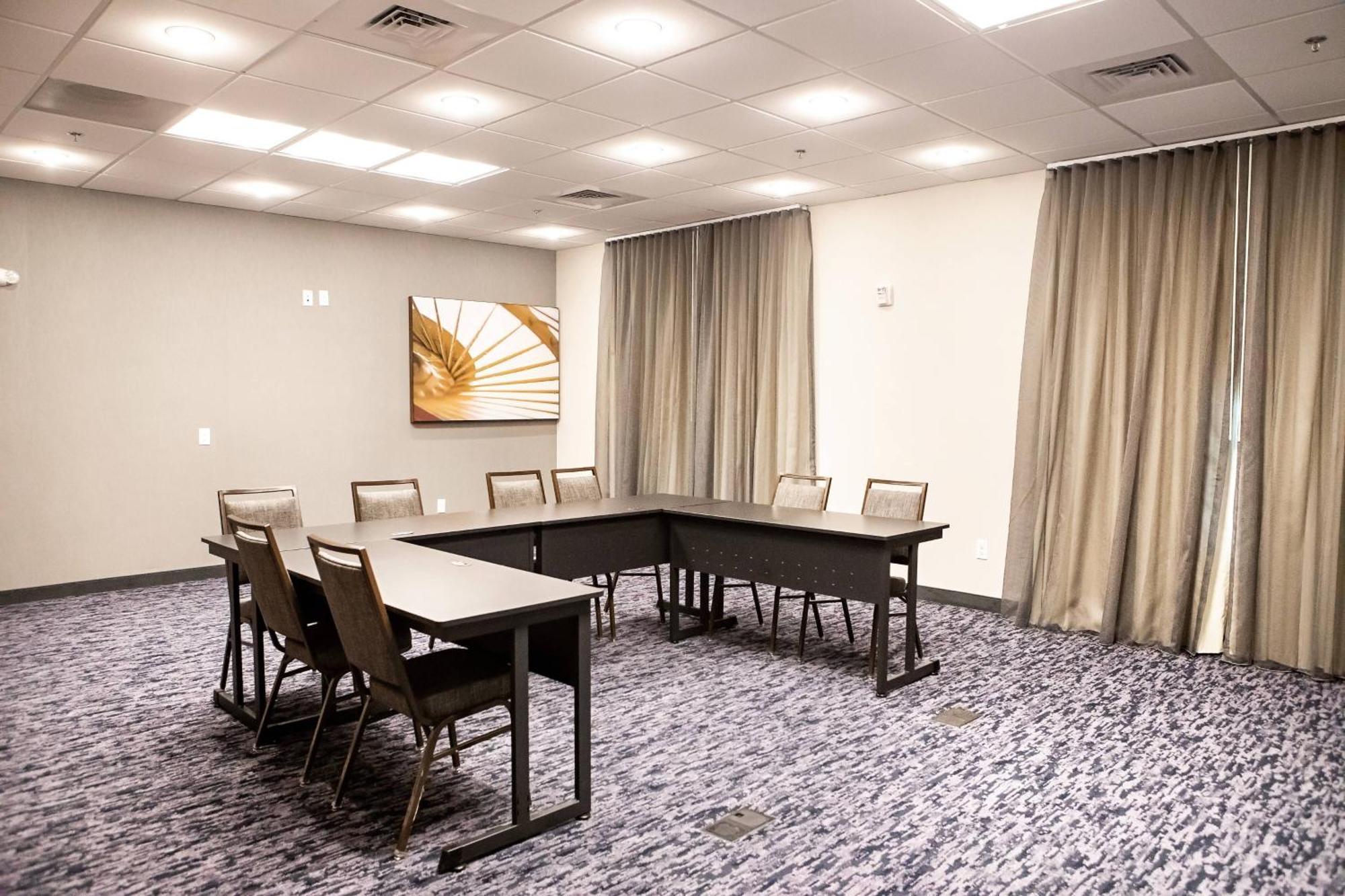 Hotel Fairfield & By Marriott Richmond Airport
