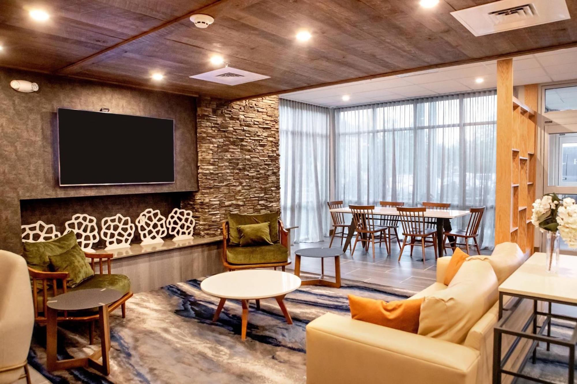 Fairfield & By Marriott Richmond Airport 3*